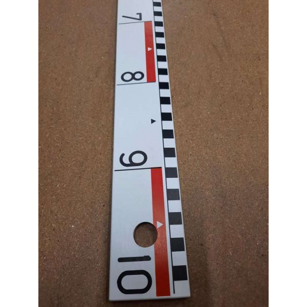 Bordliniaal Magnetisch plastic 100cm met handgreep rood, wit, zwart geblokt Bordliniaal Magnetisch plastic 100cm met handgreep rood, wit, zwart geblokt