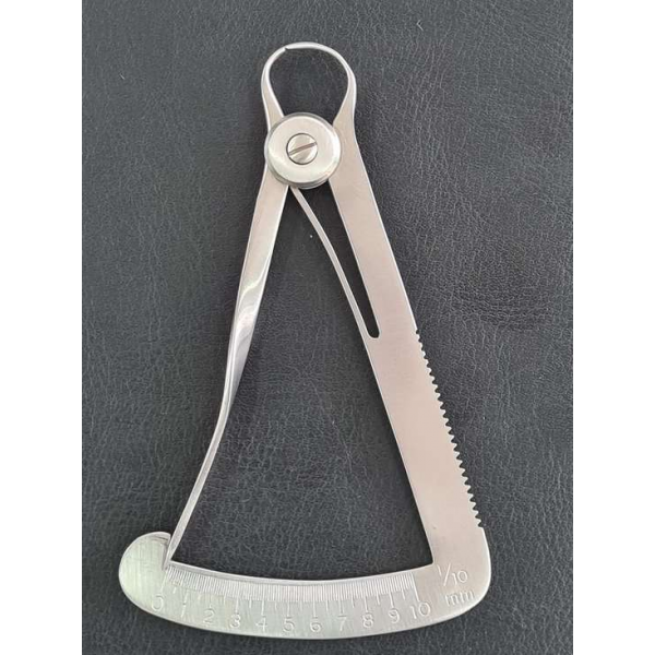 Belux Surgical / Tandheelkundig Tand Remklauwen 10cm RVS / Dental caliper Belux Surgical / Tandheelkundig Tand Remklauwen 10cm RVS / Dental caliper