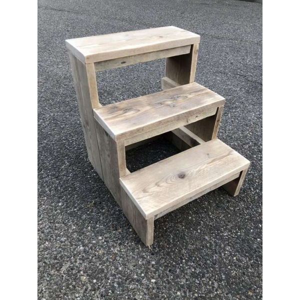 Trappetje steigerhout 3 treden ( Hoogte 60cm, breedte 45 cm en diepte 54 cm) Trappetje steigerhout 3 treden ( Hoogte 60cm, breedte 45 cm en diepte 54 cm)