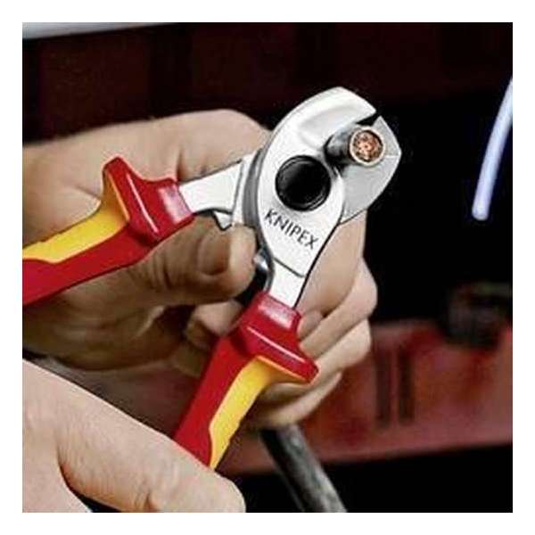 Knipex 95 26 165 Kabelschaar Geschikt voor (striptechniek) Alu- en koperkabel, een- en meerdraads 15 mm 50 mm² 0 Knipex 95 26 165 Kabelschaar Geschikt voor (striptechniek) Alu- en koperkabel, een- en meerdraads 15 mm 50 mm² 0