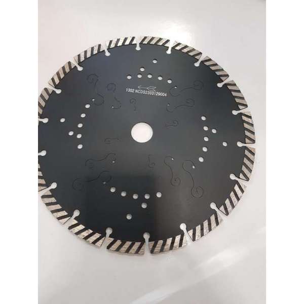 Diamantslijpschijf 230 x 22,2 gesinterd universeel Diamantslijpschijf 230 x 22,2 gesinterd universeel
