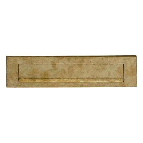 Intersteel Brievenbus met klep/regenrand messing getrommeld Intersteel Brievenbus met klep/regenrand messing getrommeld