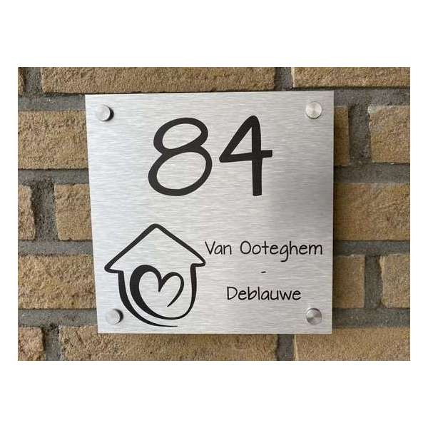 Naambordje voordeur huis met hartje rvs look Naambordje voordeur huis met hartje rvs look