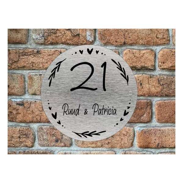 Naambordje voordeur krans hartjes rvs look rond Naambordje voordeur krans hartjes rvs look rond