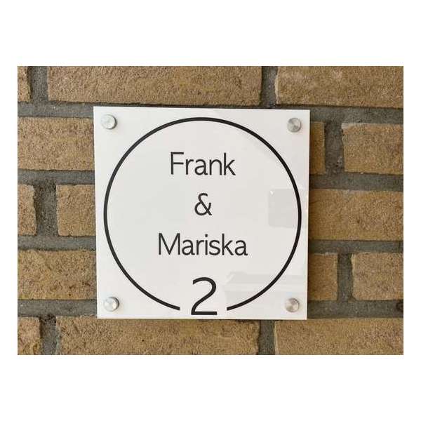 Naambordje voordeur cirkel strak wit Naambordje voordeur cirkel strak wit