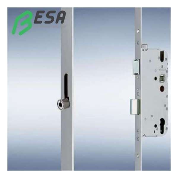 GU 30710 Meerpuntsluiting 72/50 Krukbediend met 4 rolnokken Voorplaat: 16mm GU 30710 Meerpuntsluiting 72/50 Krukbediend met 4 rolnokken Voorplaat: 16mm