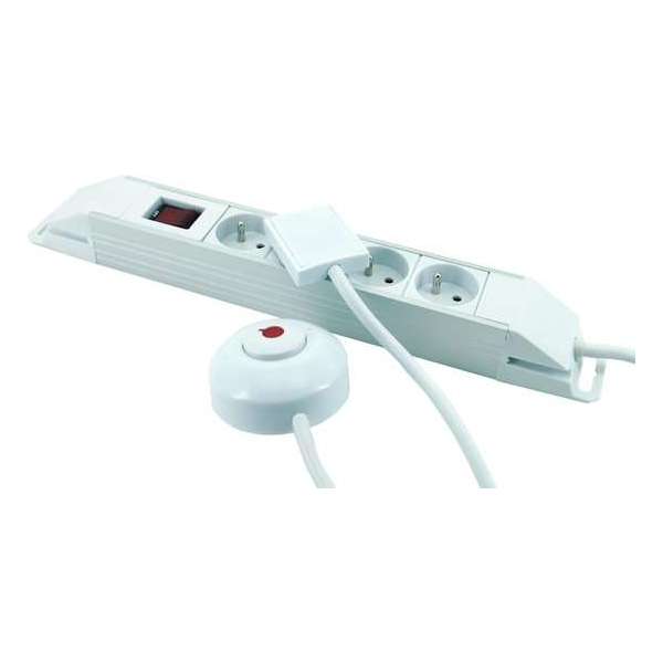 PROFILE Basic Line meervoudig stopcontact - met schakelaar en voetschakelaar - 4-voudig - PENAARDE - 150cm snoer - wit PROFILE Basic Line meervoudig stopcontact - met schakelaar en voetschakelaar - 4-voudig - PENAARDE - 150cm snoer - wit