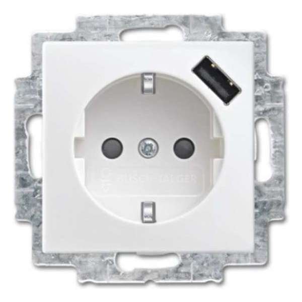 Busch-Jaeger Balance SI wandcontactdoos 1-voudig met randaarde en USB lader wit Busch-Jaeger Balance SI wandcontactdoos 1-voudig met randaarde en USB lader wit