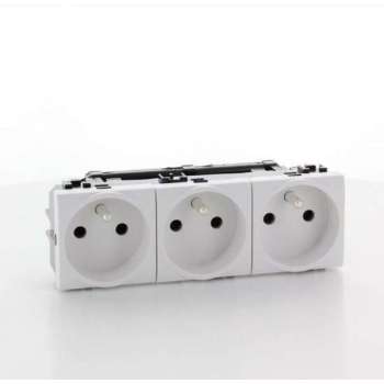 Bticino Living Light drievoudig stopcontact voorbekabeld 3X2P+A 16A wit - N4142M3AN
