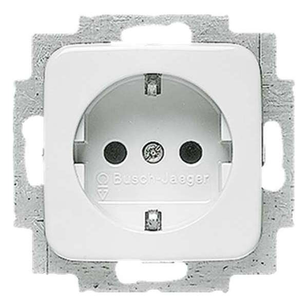 Busch-Jaeger Wandcontactdoos enkel met aarde inbouw wit Busch-Jaeger Wandcontactdoos enkel met aarde inbouw wit