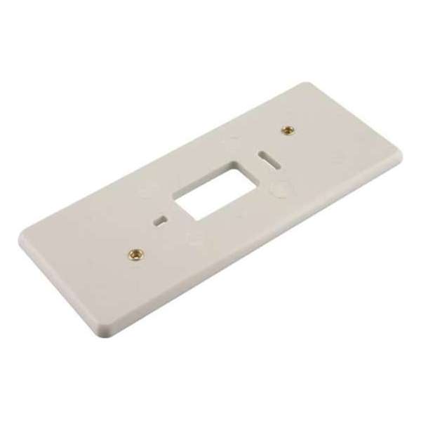 BERKER 3-voudige montageplaat | met schroefbus | creme BERKER 3-voudige montageplaat | met schroefbus | creme