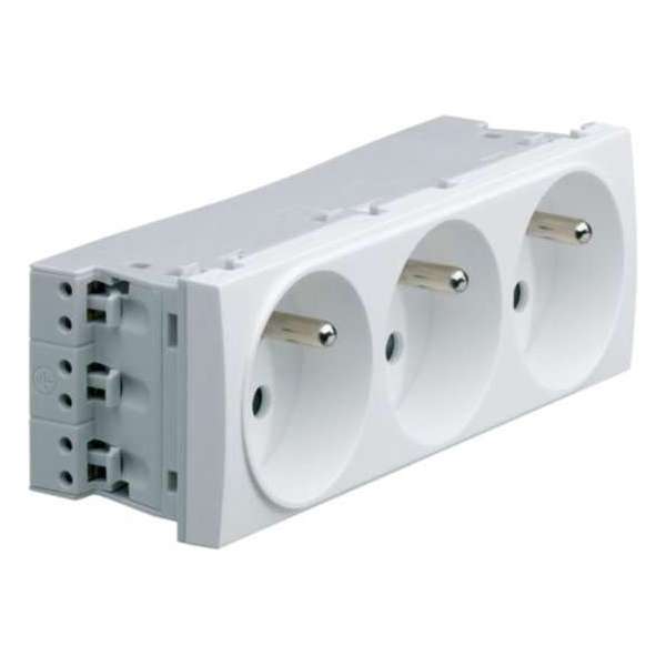 Hager - Stopcontact drievoudig 2P+A 16A wit - WS123 Hager - Stopcontact drievoudig 2P+A 16A wit - WS123