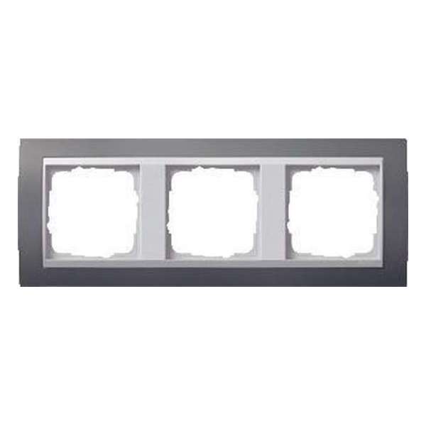 Gira Contactdoos inbouw 21381 Gira Contactdoos inbouw 21381
