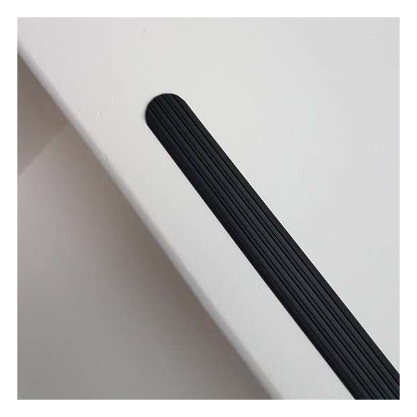 Antislip traptape met ronde uiteinden ZWART- 3 strips van 16 mm breed x 85 cm lang Antislip traptape met ronde uiteinden ZWART- 3 strips van 16 mm breed x 85 cm lang