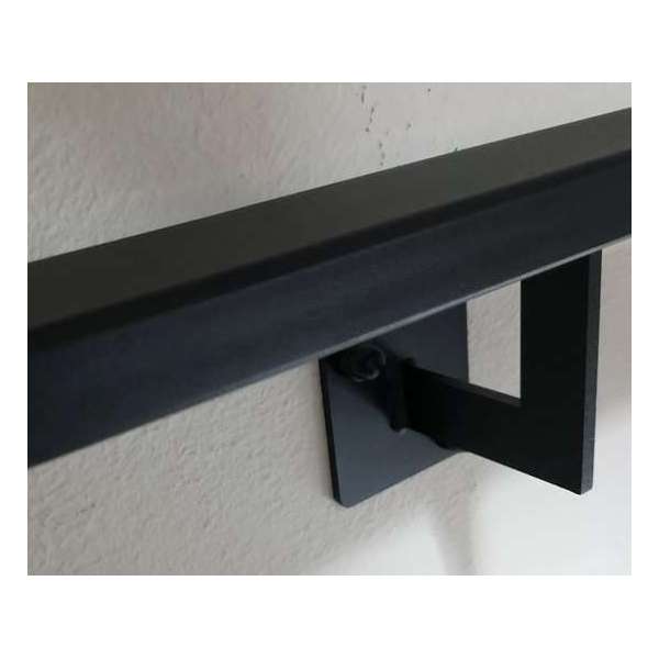 90cm. industriële trapleuning koker 60X20mm. gemaakt van degelijk staal. 2mm. dik 90cm. industriële trapleuning koker 60X20mm. gemaakt van degelijk staal. 2mm. dik