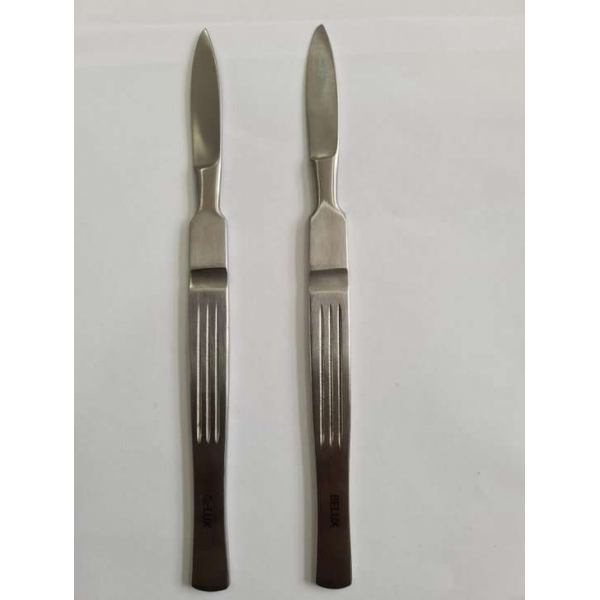 Belux Surgical / Ontleedmes met Metalen handvat & Dessecting knife 15cm RVS Belux Surgical / Ontleedmes met Metalen handvat & Dessecting knife 15cm RVS